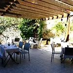 Le Chene Pendragon Hotel