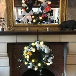 Le Chene Pendragon Hotel