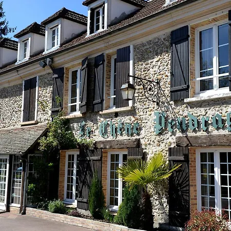 ホテル Le Chene Pendragon Saint-Léger-en-Yvelines
