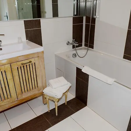 Le Chene Pendragon Hotel Saint-Léger-en-Yvelines