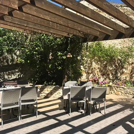 Le Chene Pendragon Hotel