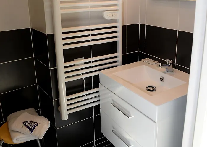 Hotel Le Chene Pendragon Saint-Léger-en-Yvelines