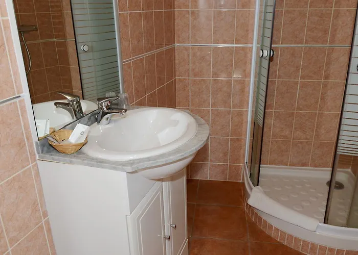 Le Chene Pendragon Hotel 3*