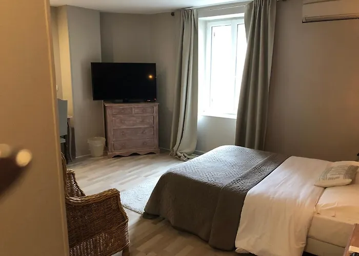 Hotel Le Chene Pendragon Saint-Léger-en-Yvelines